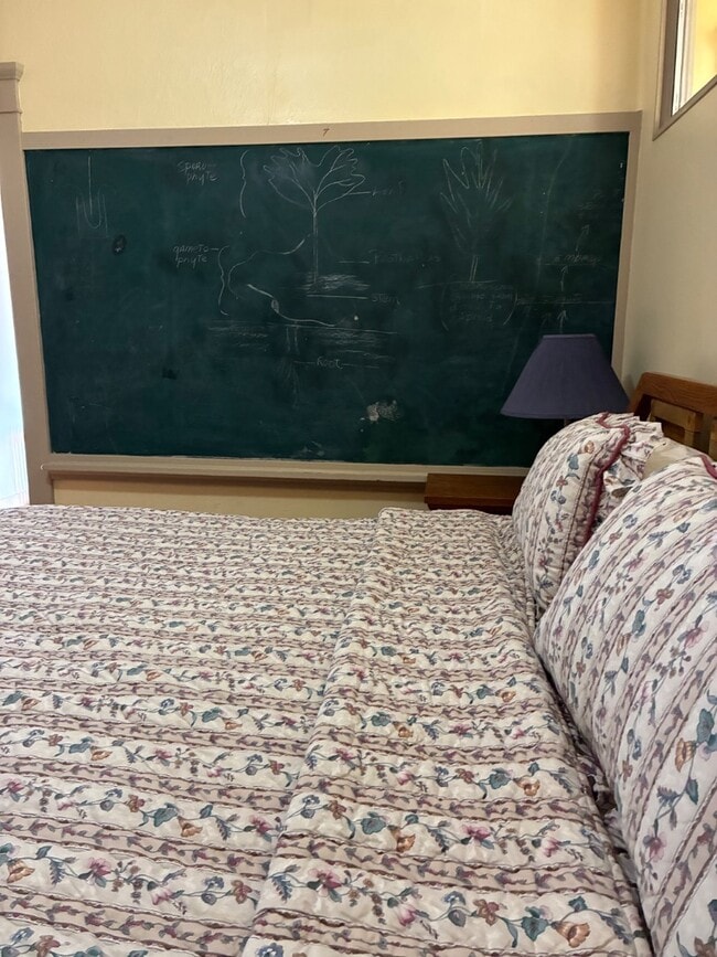 Building Photo - 424 W Market St