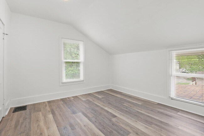 Building Photo - 1385 Aberdeen Ave