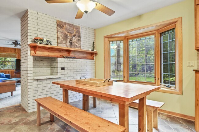 Building Photo - 1889 Paddock Pl