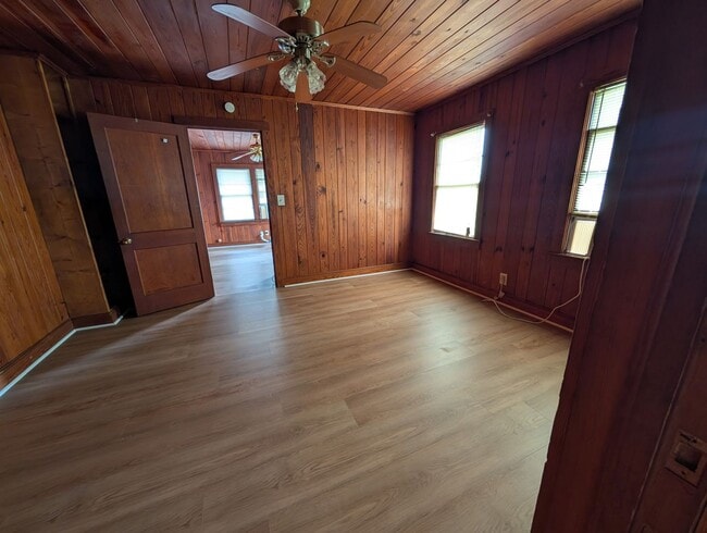Building Photo - Cozy 1 bedroom 1 bath Available now!
