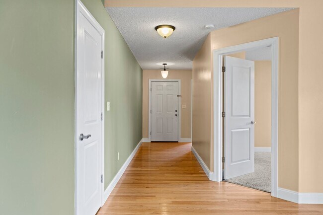 Building Photo - Delightful 3-Bedroom, 2-Bathroom with Fenc...