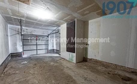 Building Photo - 1611 Pinewood Dr