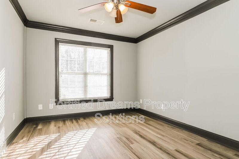 Building Photo - 103 Eva Dr