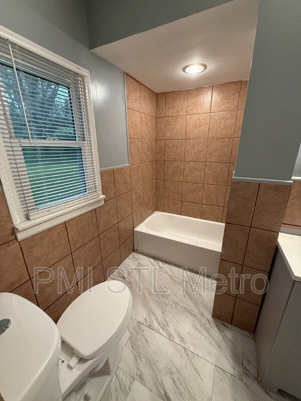 Building Photo - 1510 Trampe Ave