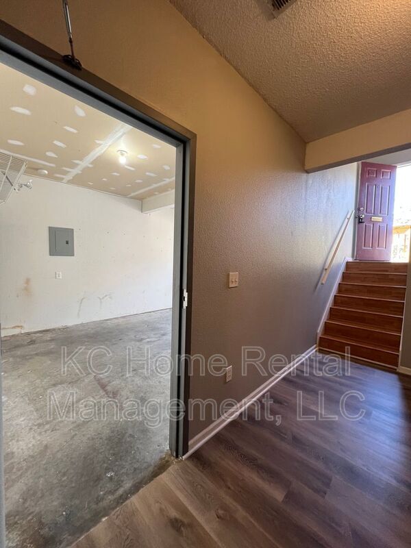Building Photo - 5652 N Anita Ave