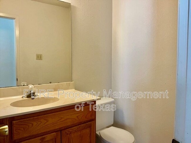 Building Photo - 12120 Thompkins Dr