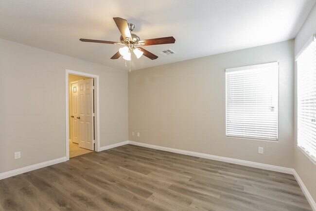 Building Photo - 10186 W Glen Aire Ave