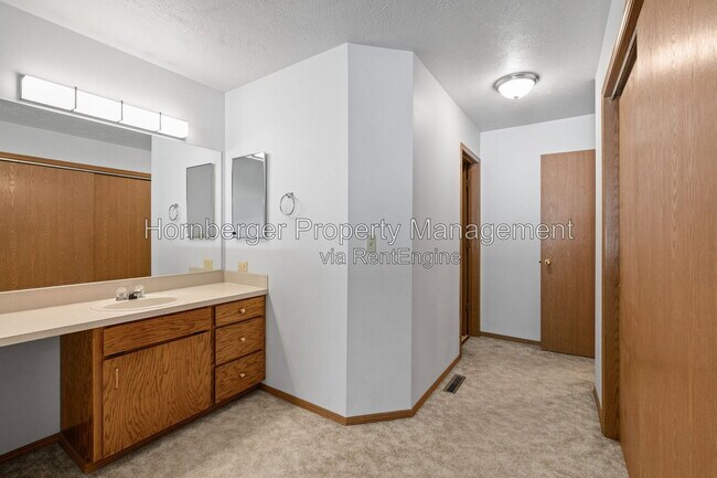 Building Photo - 1603 E 33rd Ave