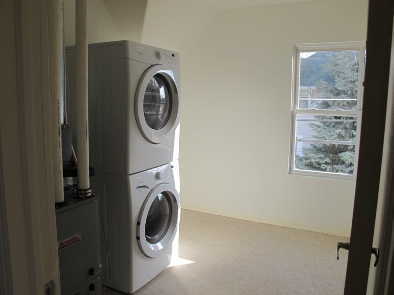 Building Photo - 115 16th Ave SW