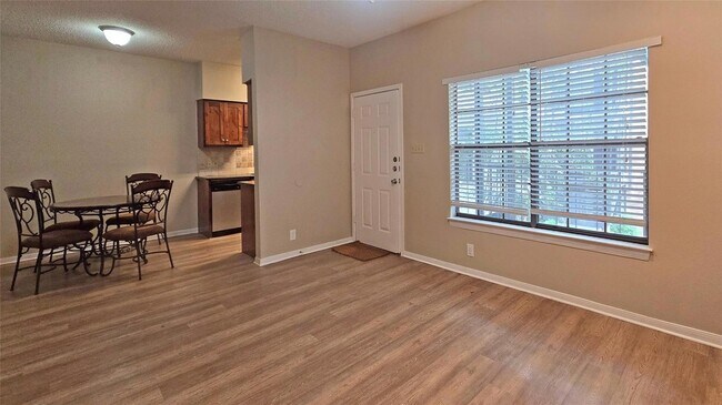 Building Photo - 203 E 31st St