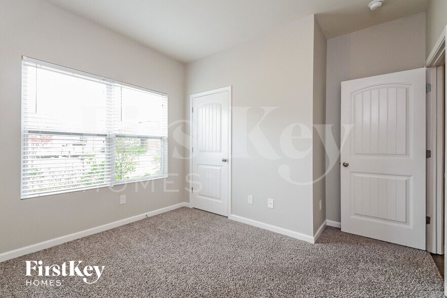 Building Photo - 5056 Bella Ct