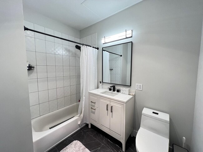 Building Photo - 338 Grove St