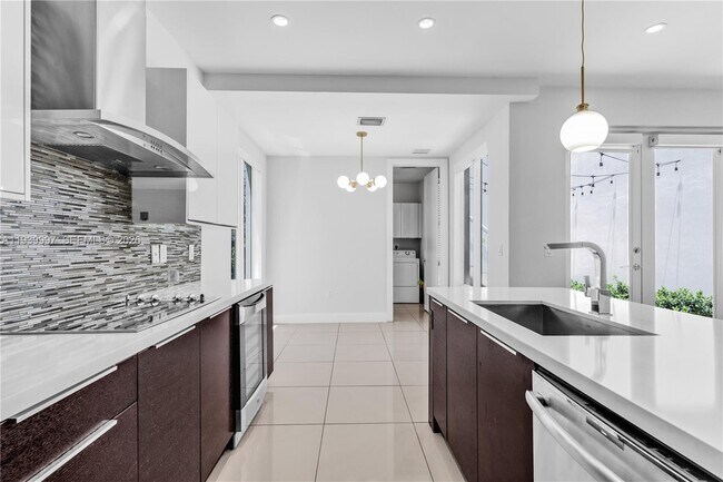 Building Photo - 6410 NW 105th Pl