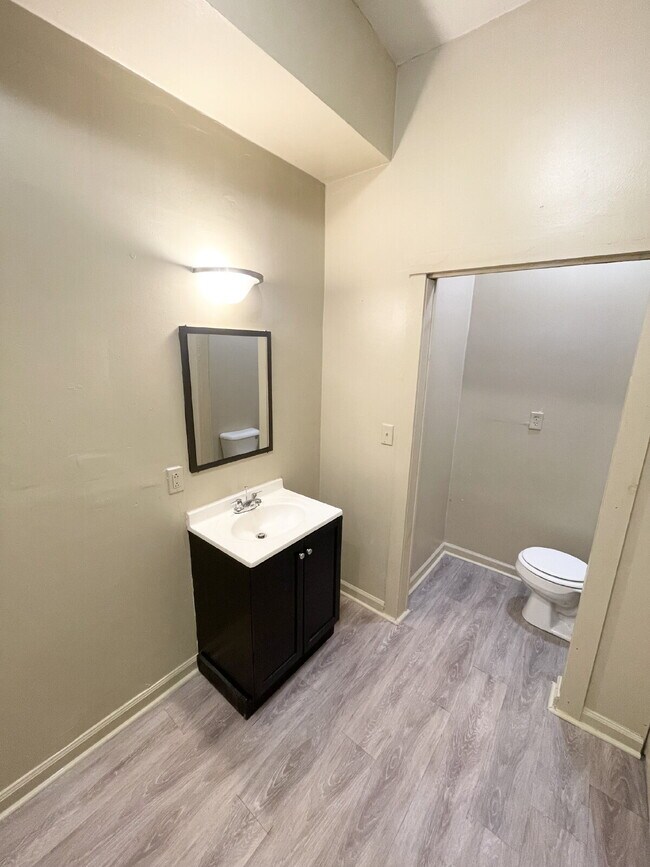 Building Photo - Near Southside 2BR/1.5BA House!