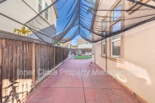 Building Photo - 812 Shasta Daisy Dr