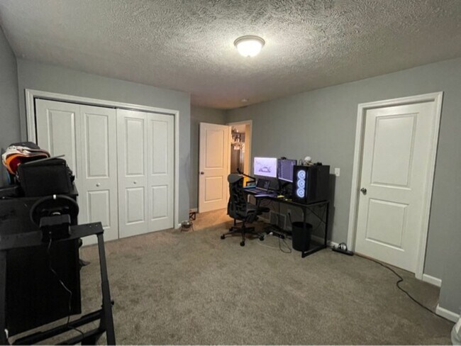 Building Photo - 2304 W George St