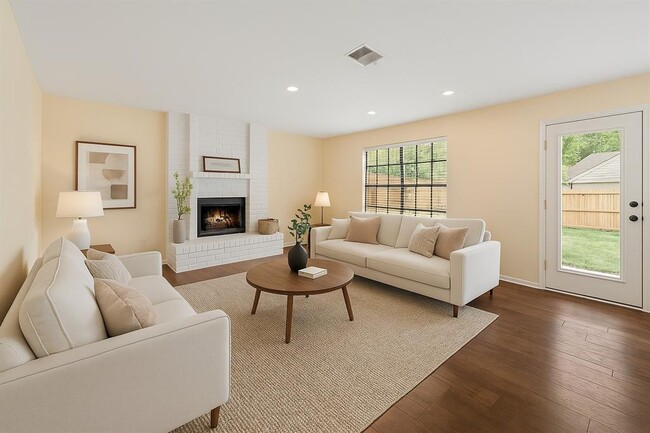 Building Photo - 3807 Forest Village Dr