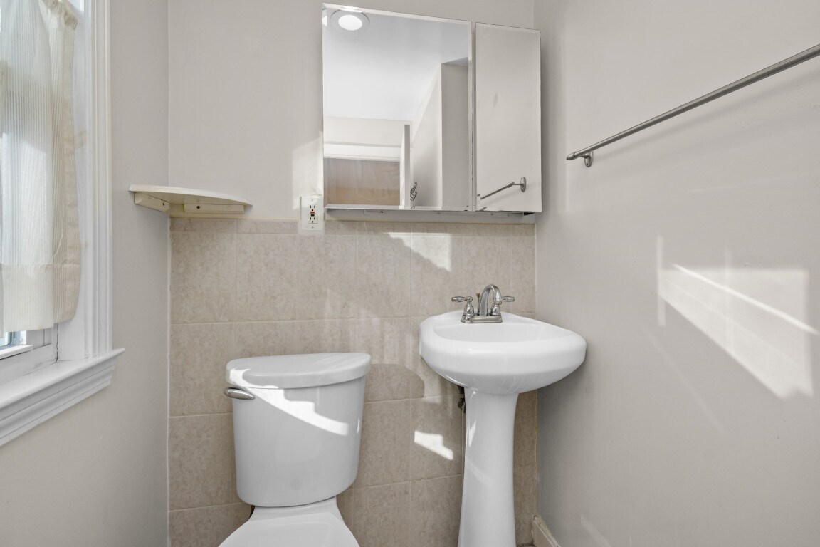 Building Photo - 41 Whittemore Rd