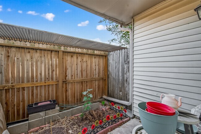 Building Photo - 3100 Jeanetta St