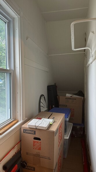 Building Photo - 66 Hall Ave