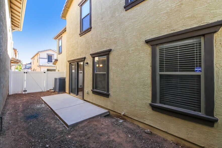 Building Photo - 3931 E Jasper Dr
