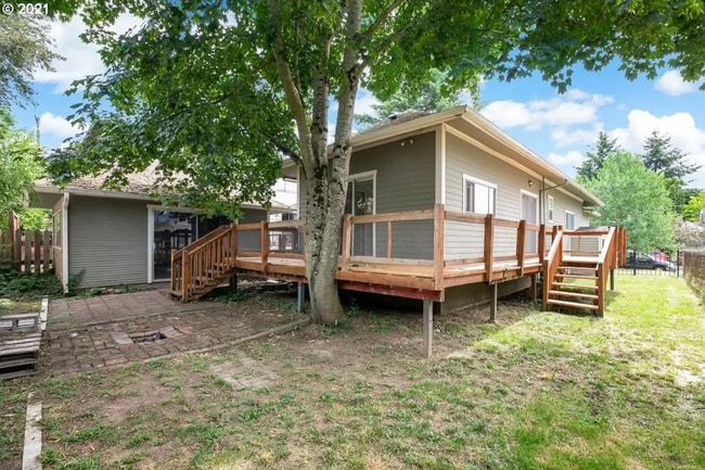 Building Photo - Tree House