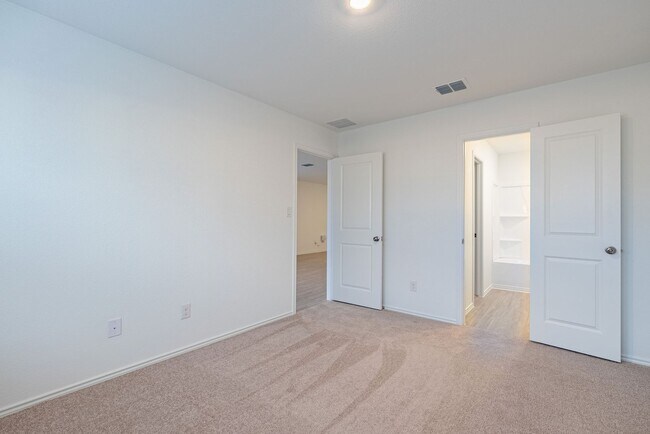 Building Photo - Stunning 3 bedroom, 2 bathroom home in Kyle!!!