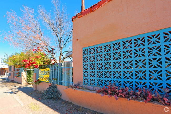 Building Photo - Bordon's Court