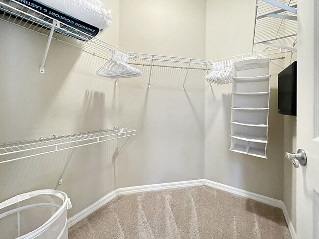 Building Photo - 1890 Sweetbroom Cir