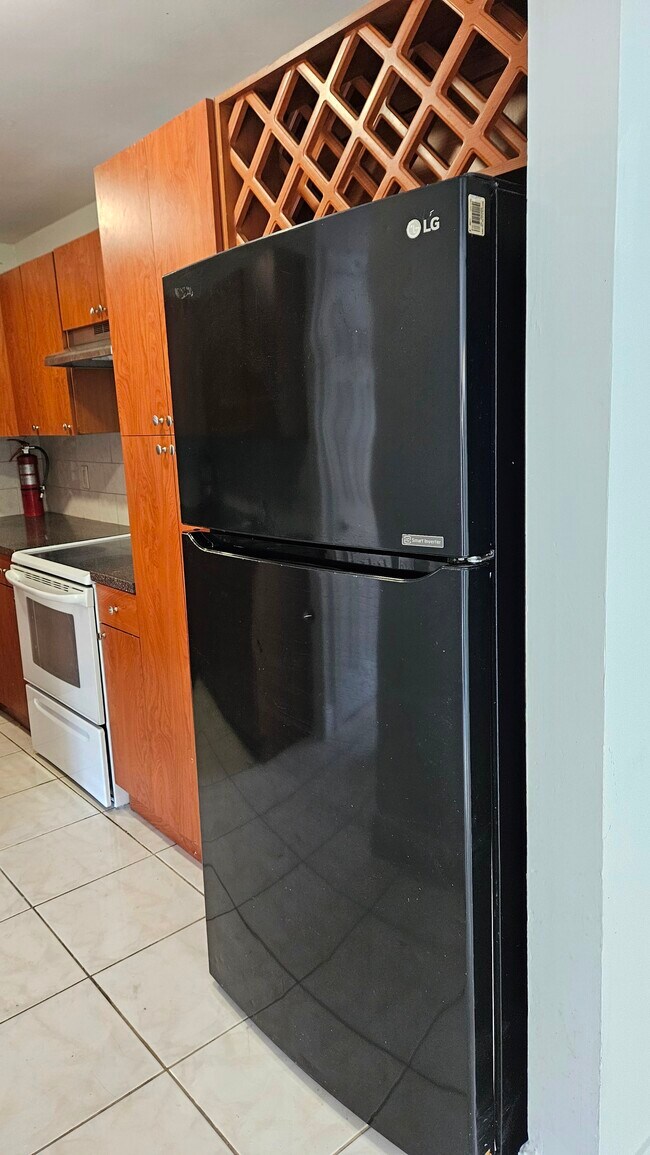 Building Photo - 177 NE 12th Ave