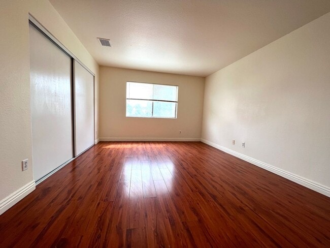 Building Photo - 4548 Aviation St