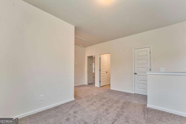 Building Photo - 8 Majestic Oaks Way NE