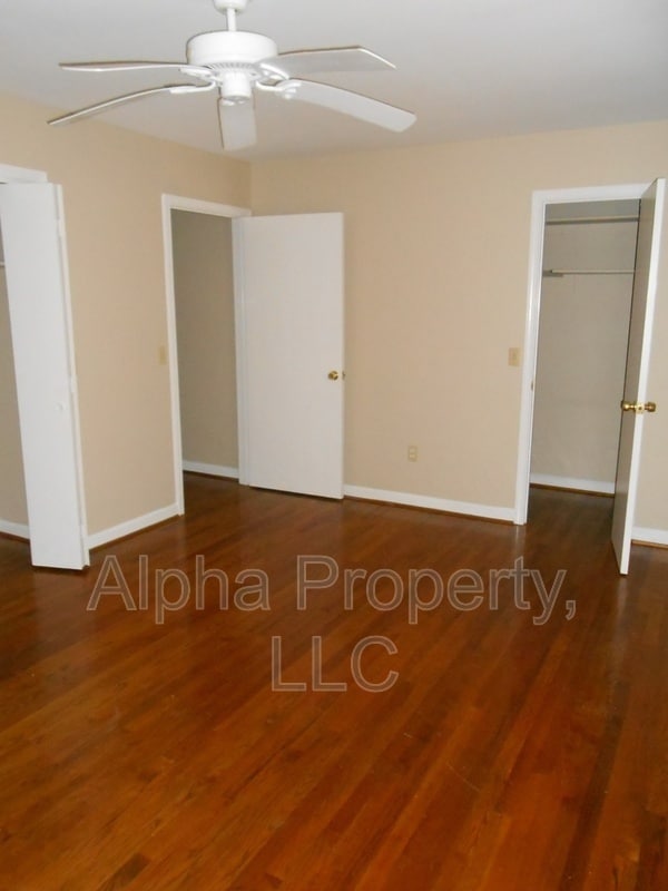 Building Photo - 815 Edwards Rd