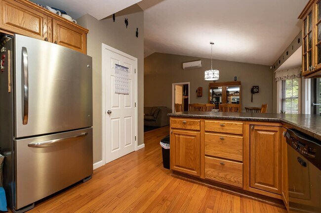 Building Photo - 24 Birchwood Rd