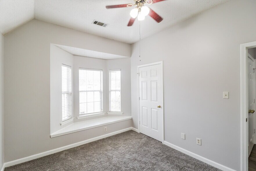 Building Photo - 9309 Garden Woods Cove