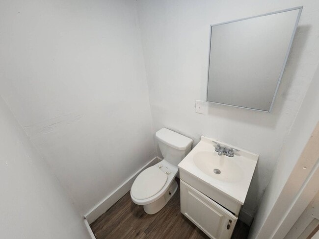 Building Photo - Charming 3-Bedroom Property in Prime Location