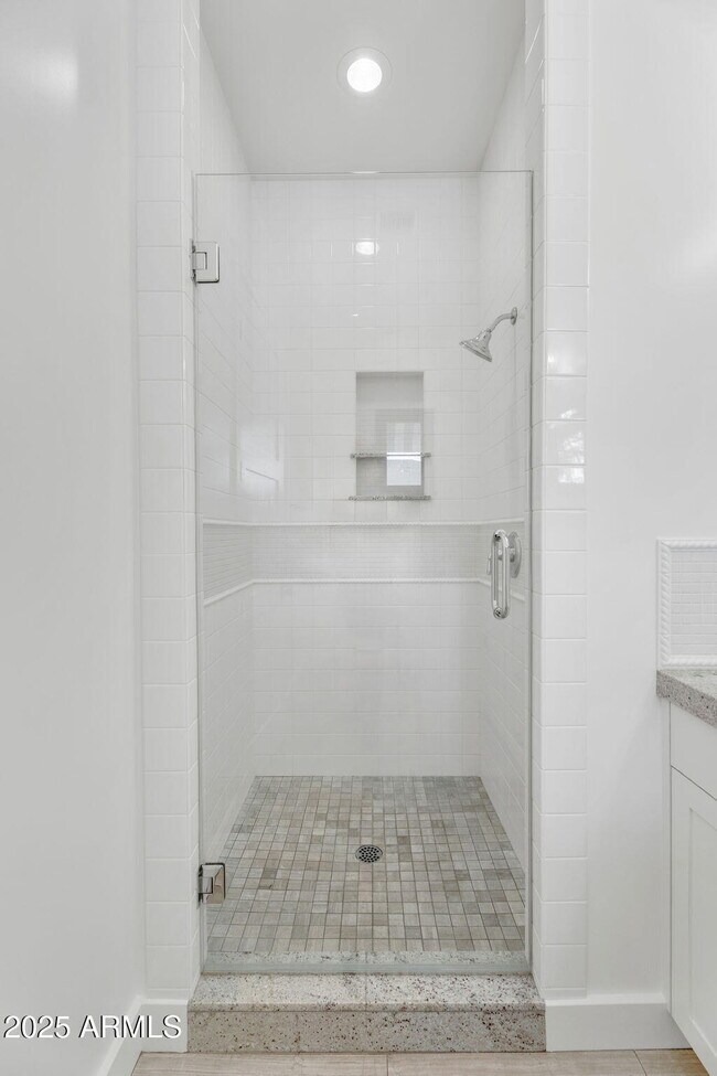 Building Photo - 4901 E Amelia Ave