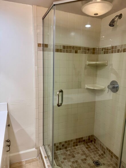 Primary Bathroom - 1115 Cordova St