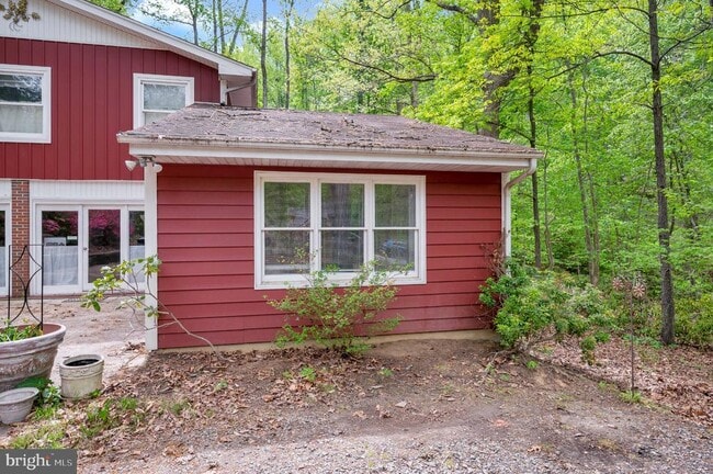 Building Photo - 130 Spring Wood Dr
