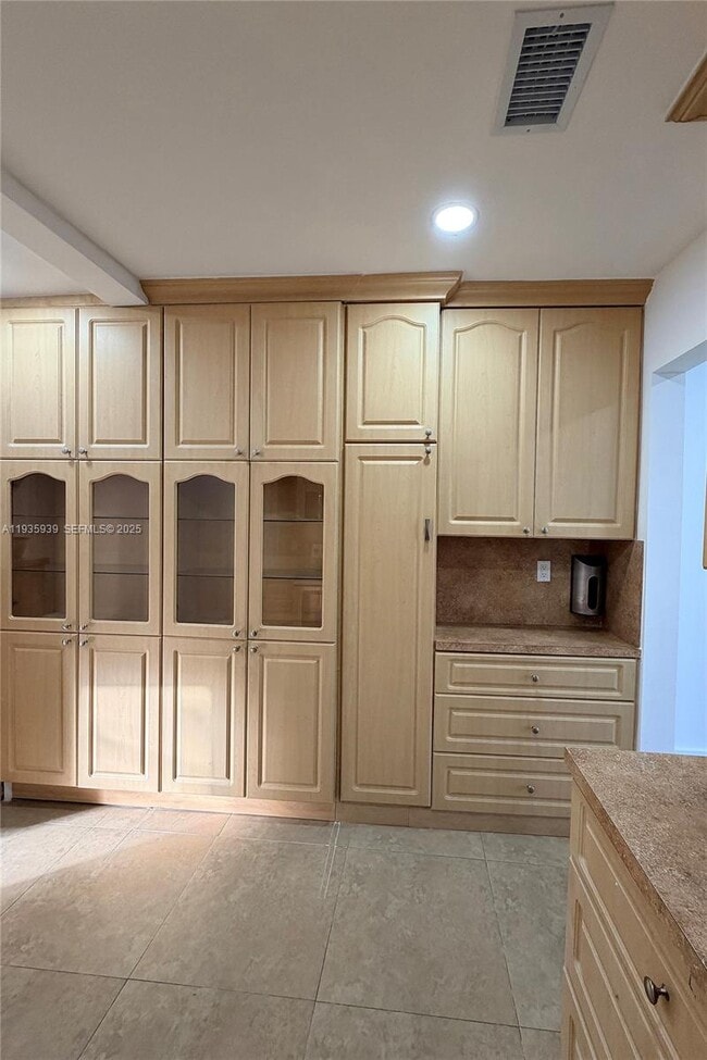 Building Photo - 1526 SW 65th Ave