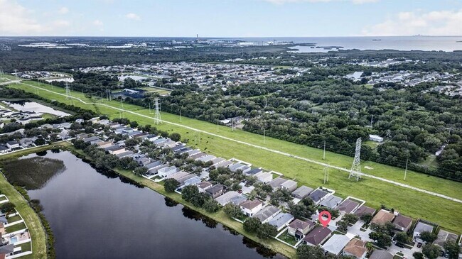 Building Photo - 7961 Carriage Pointe Dr