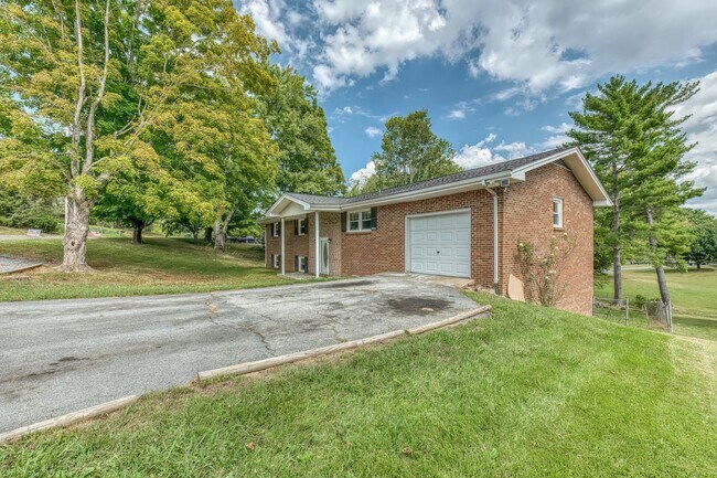 Building Photo - 2301 Old Lewis Rd
