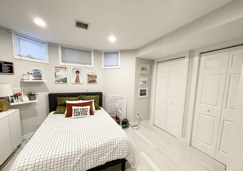 Building Photo - 108 Buttonwood St