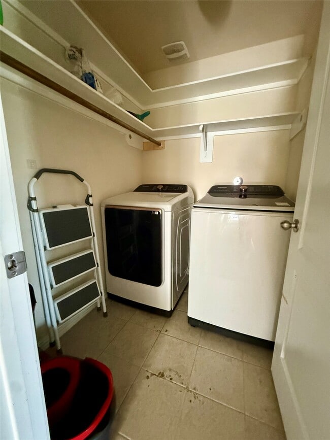 Building Photo - 4703 S Richwood Dr