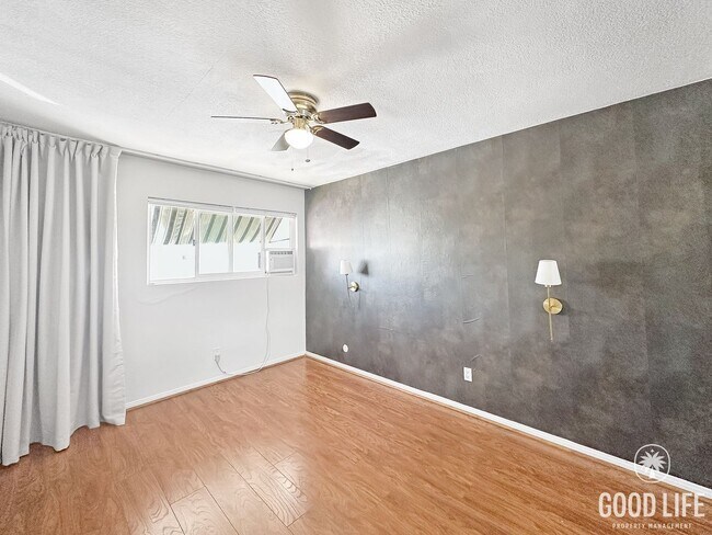 Building Photo - Beautiful 2B 1BA Condo w/ Reserved Parking and Wall AC!