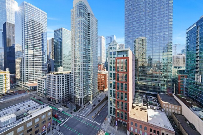 Building Photo - 400 N La Salle Dr