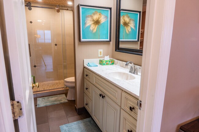 Building Photo - 355 S Broadway