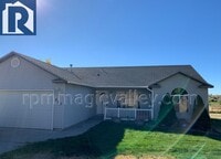 Building Photo - Horse Property! Located in Big Little Ranc...
