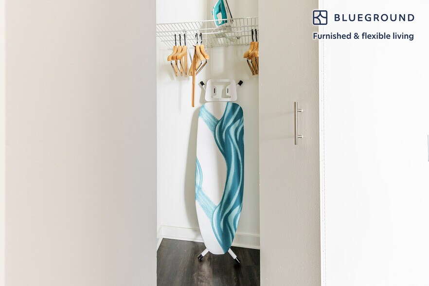 Building Photo - 77 W Huron St