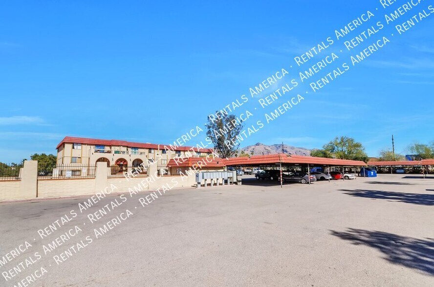 Building Photo - 6311 N Barcelona Ct